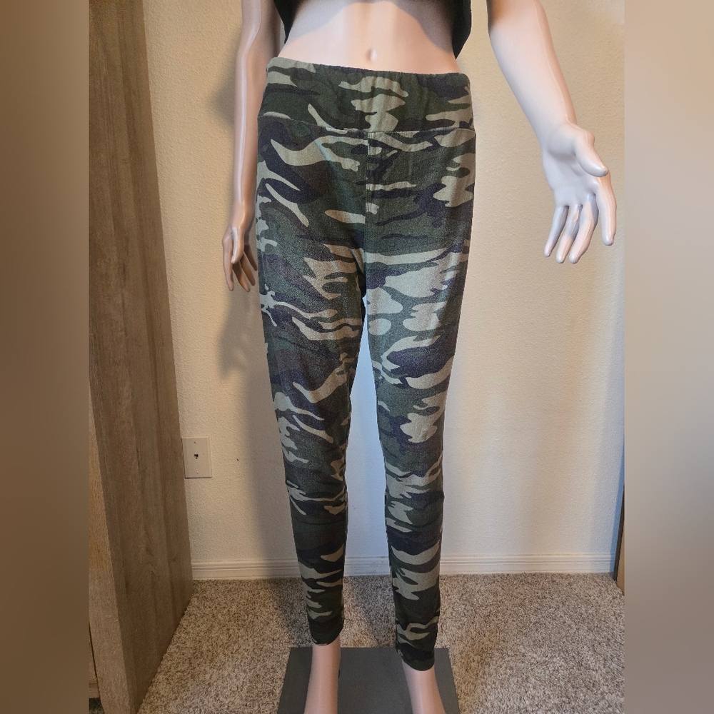 LuLaRoe TC Camoflauge Leggings